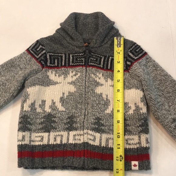 Canadian maple leaf warm sweater sized 3T - Picture 8 of 10